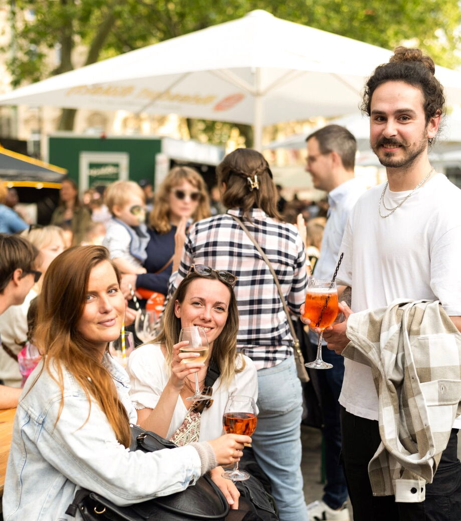 Feierabendmarkt auf dem Severinskirchplatz, Köln